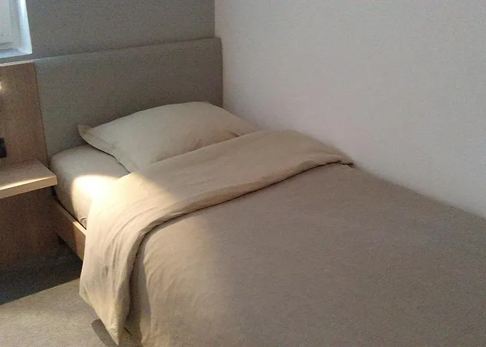 ゲストハウス Garni Plava Laguna 2*